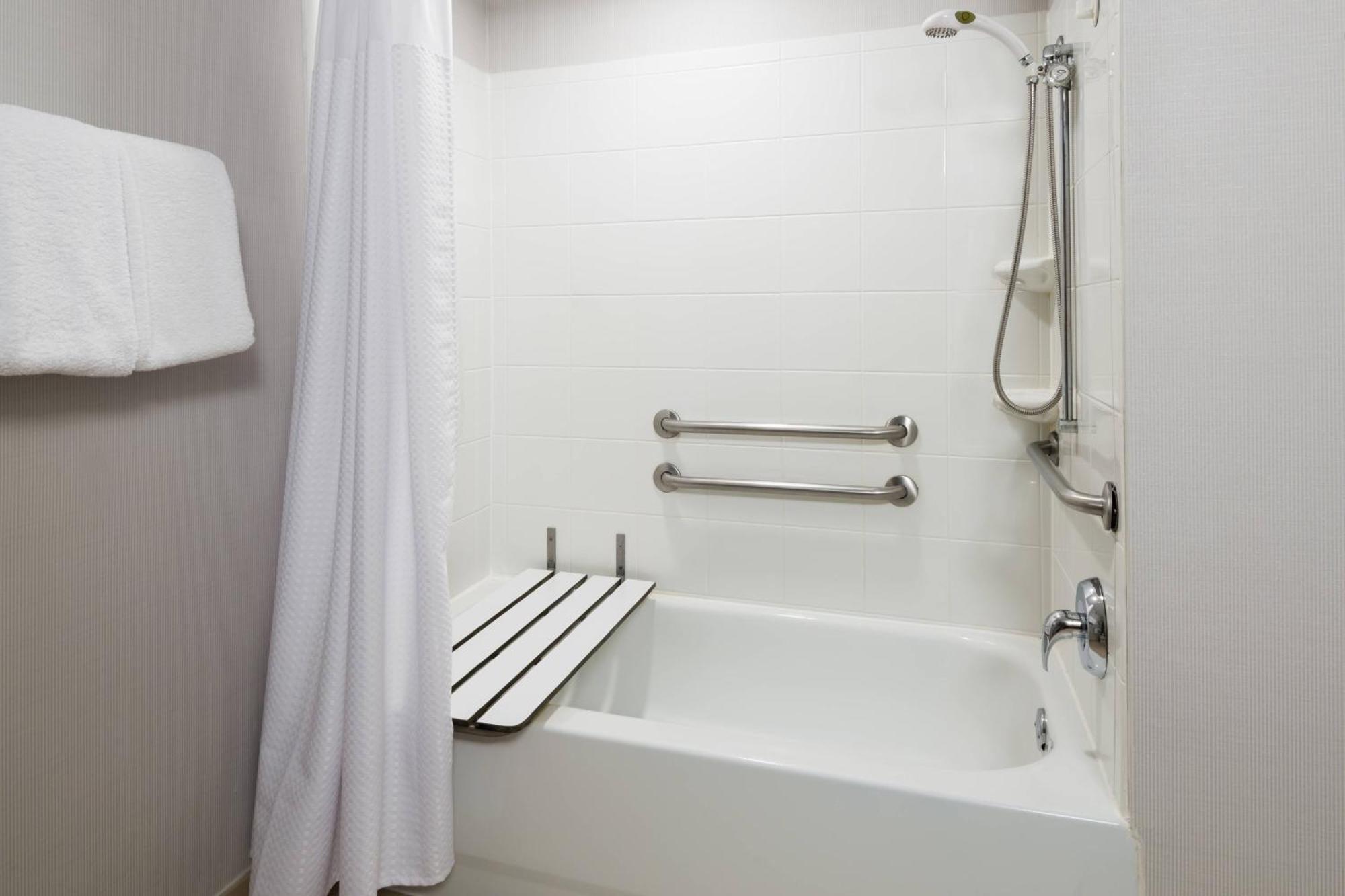 Hotel Courtyard By Marriott Providence Lincoln